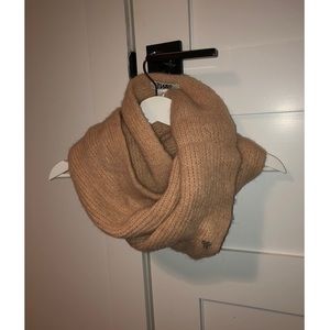 Aritzia TNA Scarf